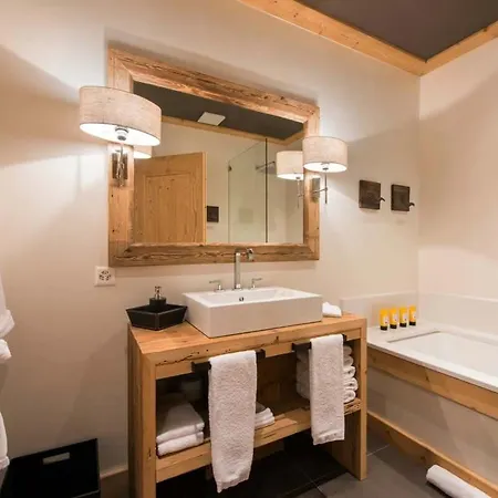 Elegant Alpine With 别墅 *