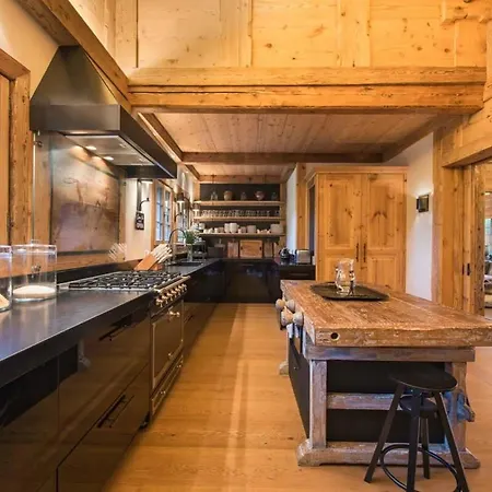 Elegant Alpine With 别墅 *