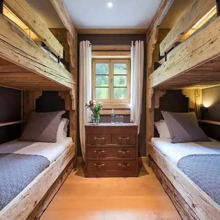 Elegant Alpine With فيلة *